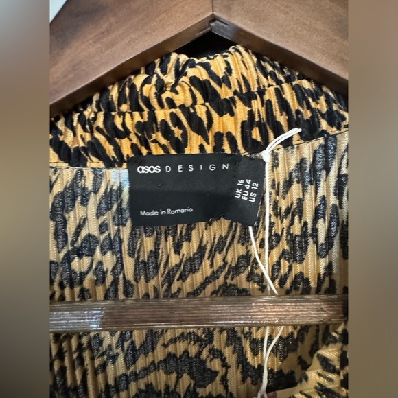 ASOS leopard button down - Picture 2 of 3